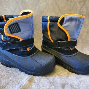 Toddler size 11 snowboots